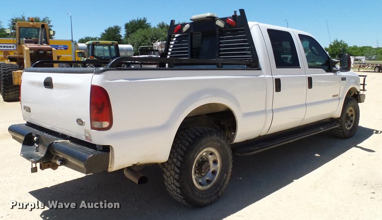 image for item DA6229 2004 Ford F350 Super Duty Crew Cab pickup truck