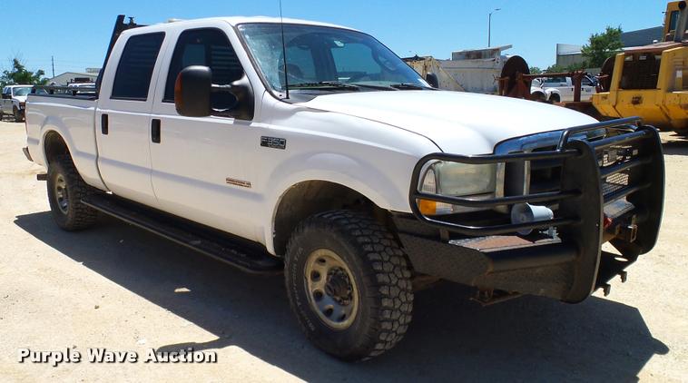 image for item DA6229 2004 Ford F350 Super Duty Crew Cab pickup truck