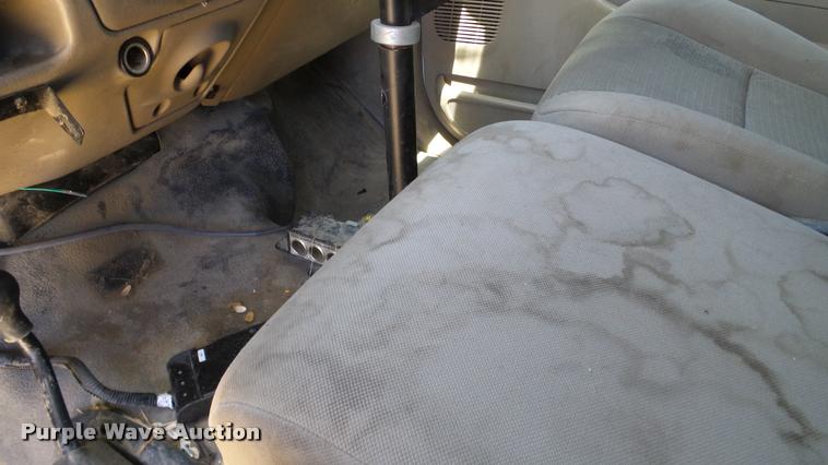 image for item DA6229 2004 Ford F350 Super Duty Crew Cab pickup truck