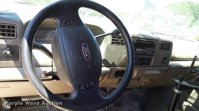 image for item DA6229 2004 Ford F350 Super Duty Crew Cab pickup truck