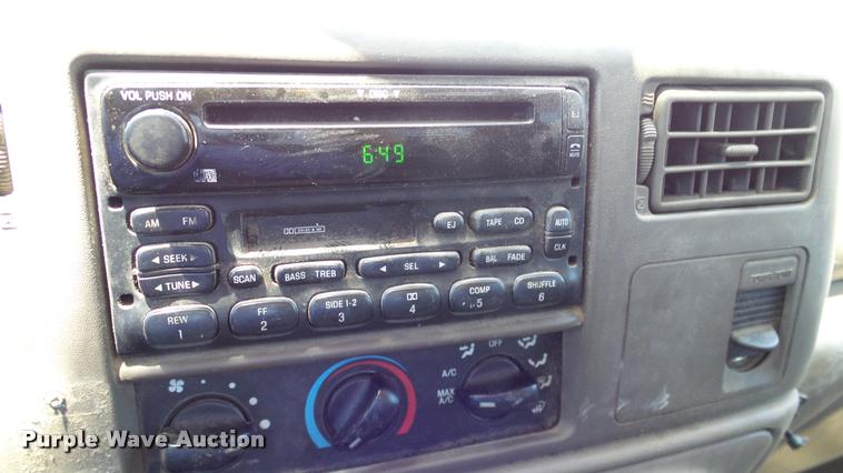 image for item DA6229 2004 Ford F350 Super Duty Crew Cab pickup truck