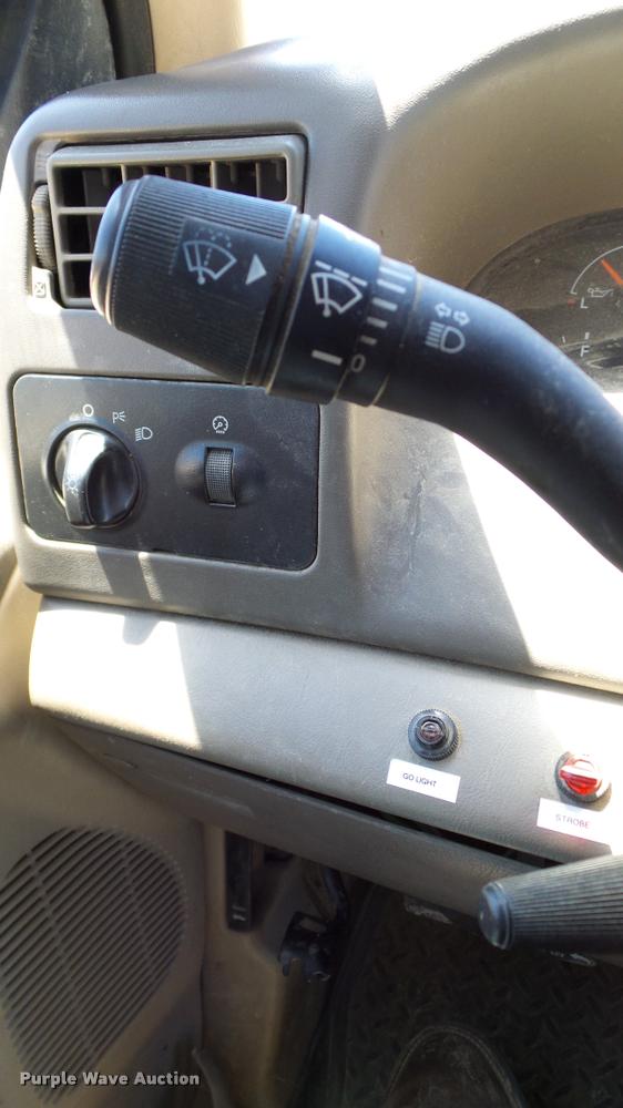 image for item DA6229 2004 Ford F350 Super Duty Crew Cab pickup truck