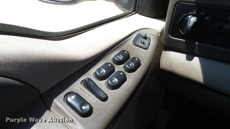 image for item DA6229 2004 Ford F350 Super Duty Crew Cab pickup truck