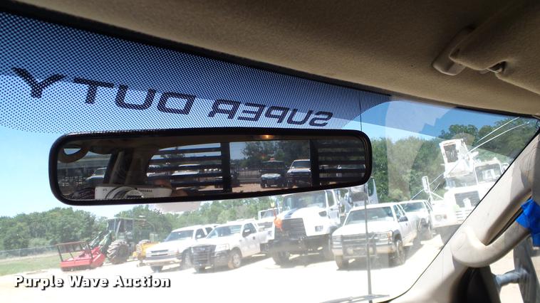 image for item DA6229 2004 Ford F350 Super Duty Crew Cab pickup truck