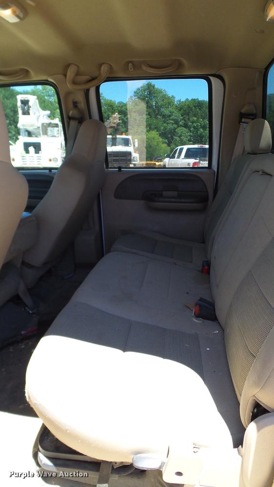 image for item DA6229 2004 Ford F350 Super Duty Crew Cab pickup truck