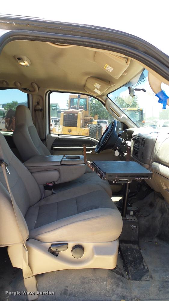 image for item DA6229 2004 Ford F350 Super Duty Crew Cab pickup truck