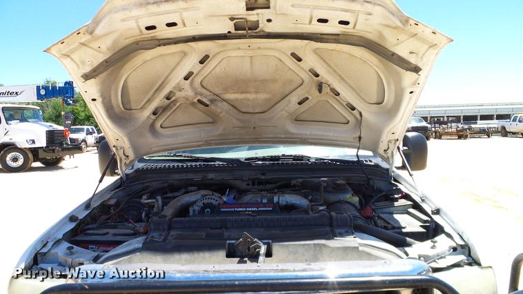 image for item DA6229 2004 Ford F350 Super Duty Crew Cab pickup truck