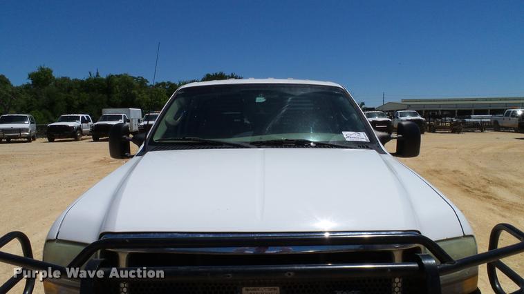 image for item DA6229 2004 Ford F350 Super Duty Crew Cab pickup truck