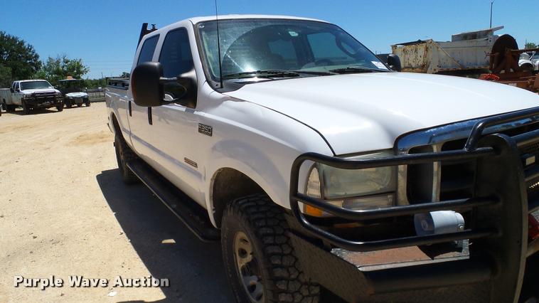 image for item DA6229 2004 Ford F350 Super Duty Crew Cab pickup truck