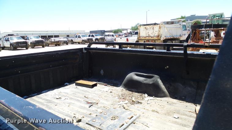 image for item DA6229 2004 Ford F350 Super Duty Crew Cab pickup truck