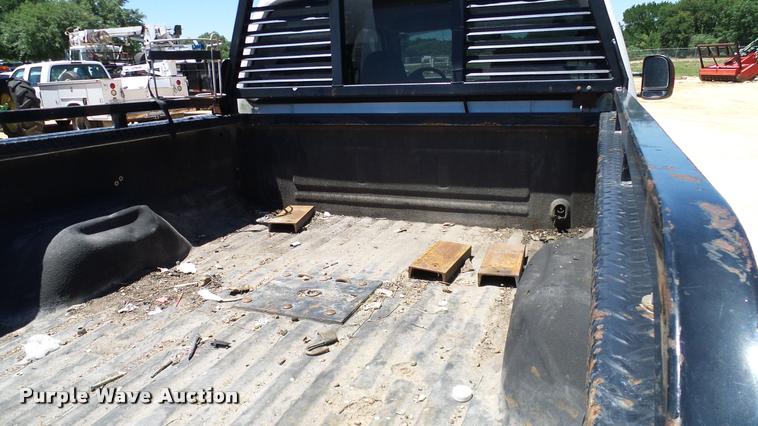 image for item DA6229 2004 Ford F350 Super Duty Crew Cab pickup truck