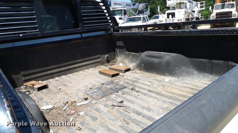 image for item DA6229 2004 Ford F350 Super Duty Crew Cab pickup truck