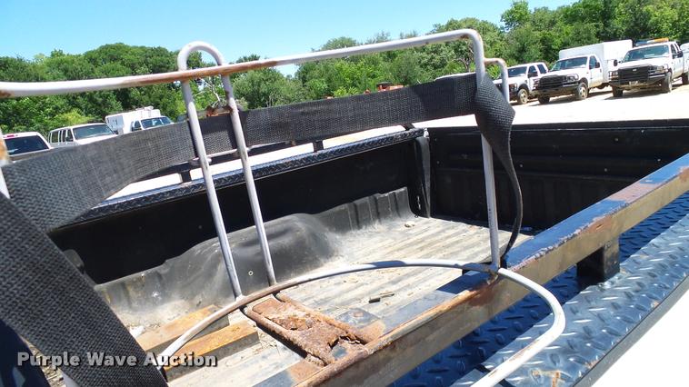 image for item DA6229 2004 Ford F350 Super Duty Crew Cab pickup truck