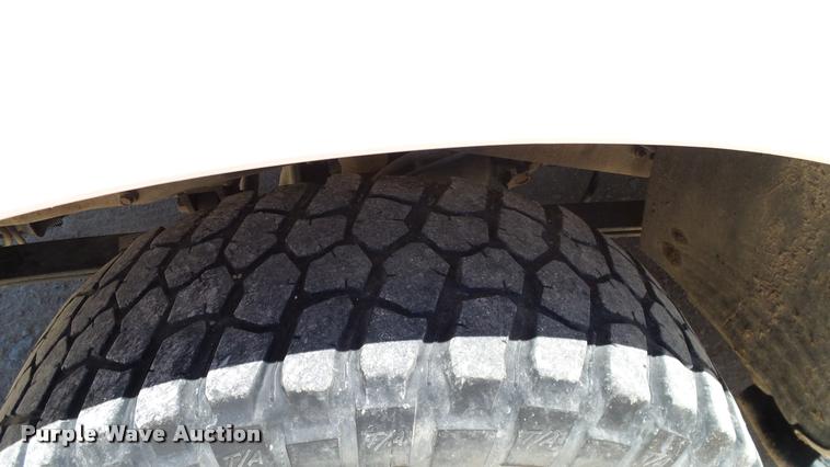 image for item DA6229 2004 Ford F350 Super Duty Crew Cab pickup truck