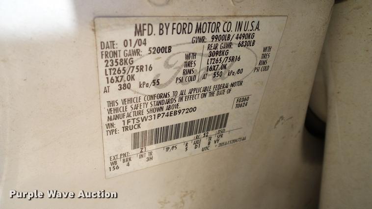 image for item DA6229 2004 Ford F350 Super Duty Crew Cab pickup truck