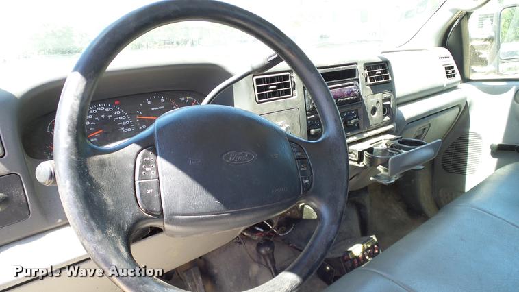 image for item DA6232 2002 Ford F350 Super Duty SuperCab pickup truck