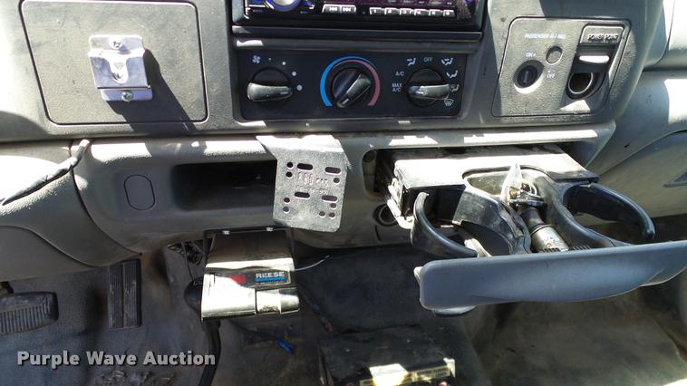 image for item DA6232 2002 Ford F350 Super Duty SuperCab pickup truck