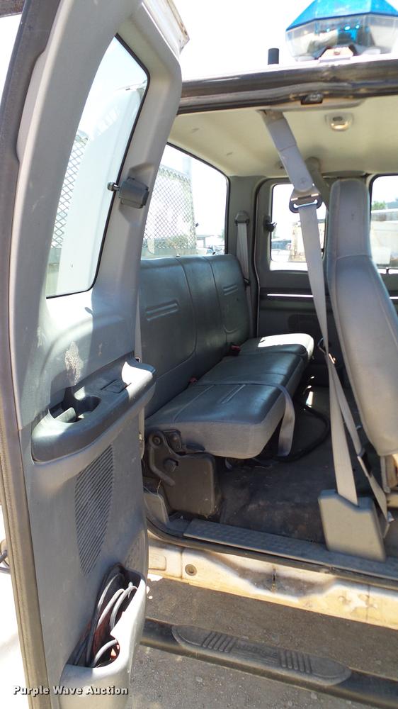 image for item DA6232 2002 Ford F350 Super Duty SuperCab pickup truck