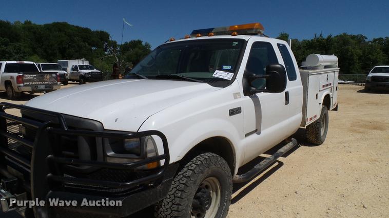 image for item DA6232 2002 Ford F350 Super Duty SuperCab pickup truck