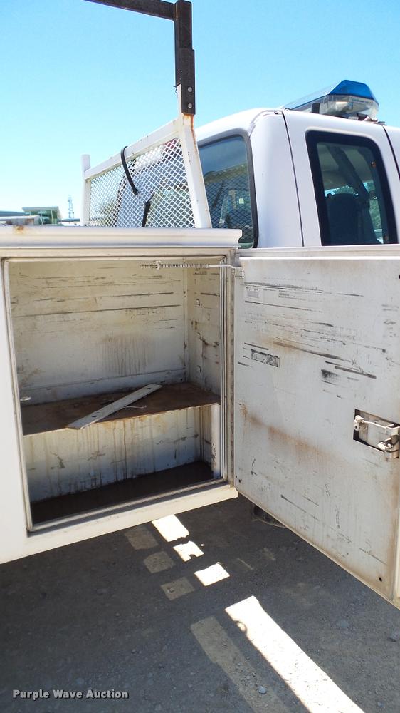 image for item DA6232 2002 Ford F350 Super Duty SuperCab pickup truck