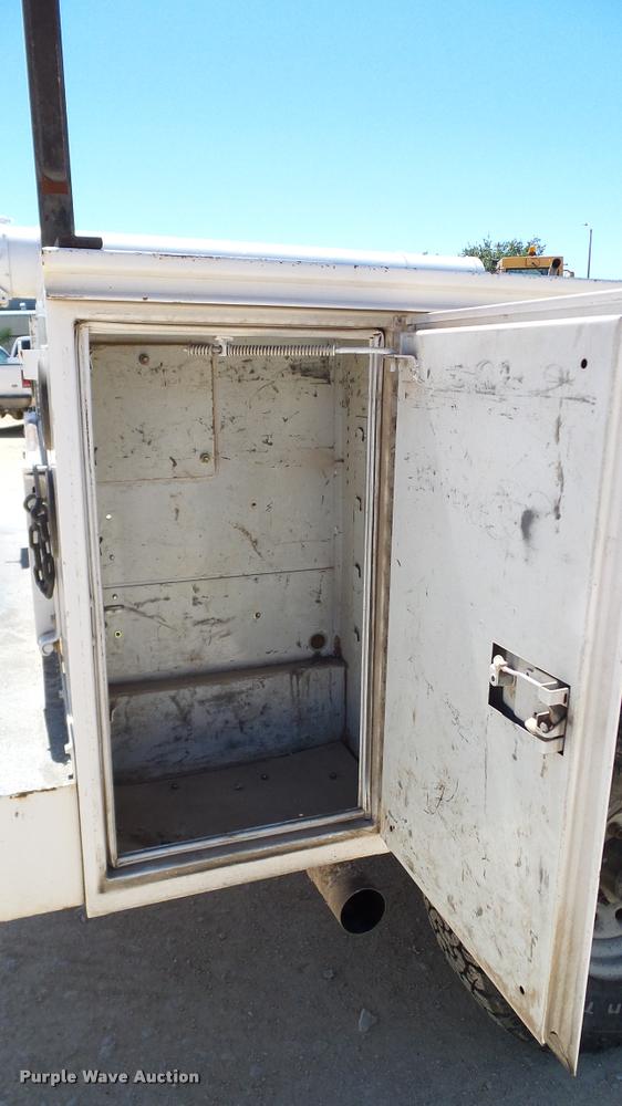 image for item DA6232 2002 Ford F350 Super Duty SuperCab pickup truck