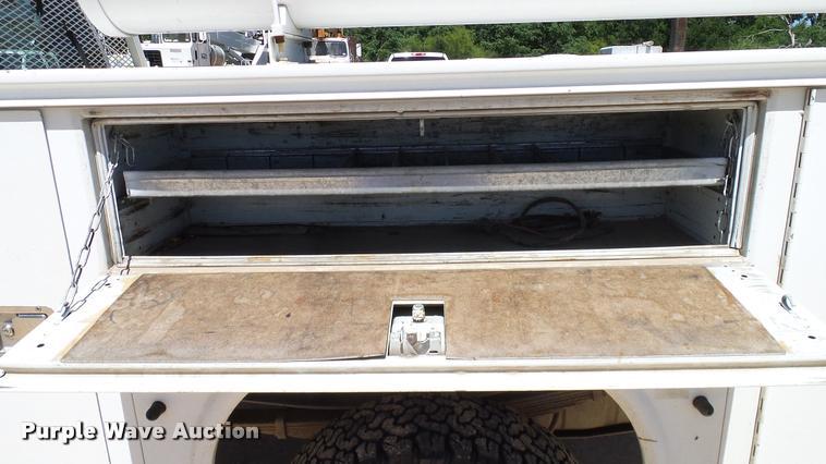 image for item DA6232 2002 Ford F350 Super Duty SuperCab pickup truck