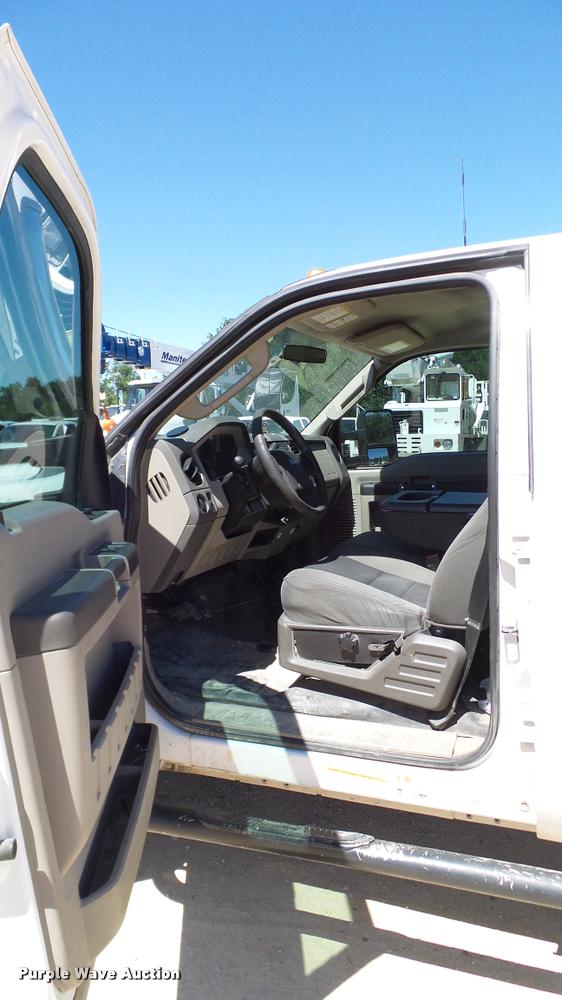 image for item DA6234 2009 Ford F550 Crew Cab truck cab and chassis