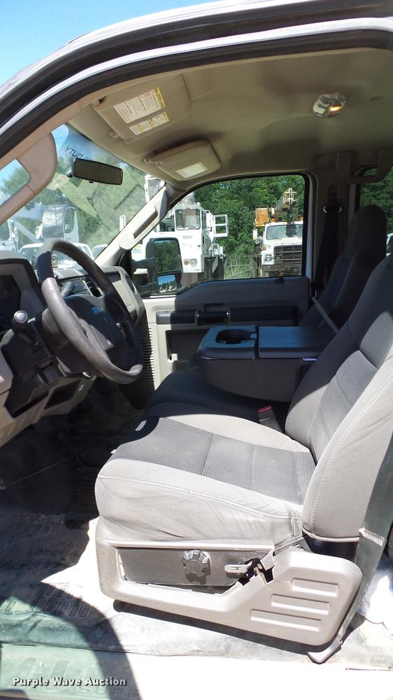 image for item DA6234 2009 Ford F550 Crew Cab truck cab and chassis