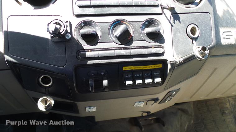 image for item DA6234 2009 Ford F550 Crew Cab truck cab and chassis