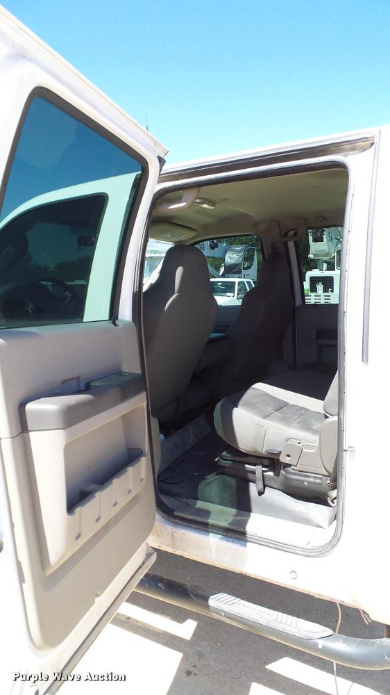 image for item DA6234 2009 Ford F550 Crew Cab truck cab and chassis