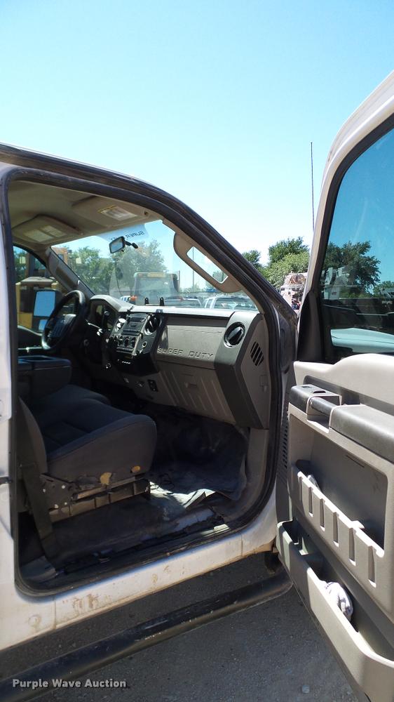 image for item DA6234 2009 Ford F550 Crew Cab truck cab and chassis