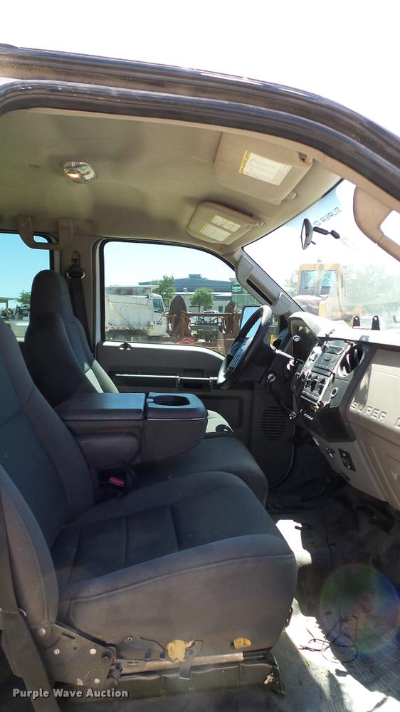 image for item DA6234 2009 Ford F550 Crew Cab truck cab and chassis