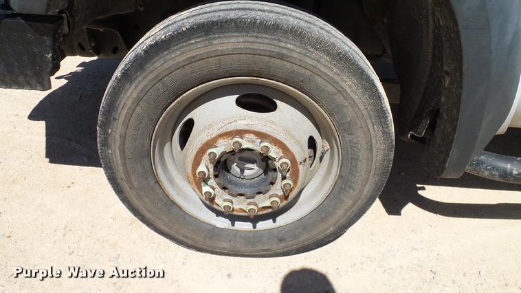 image for item DA6234 2009 Ford F550 Crew Cab truck cab and chassis