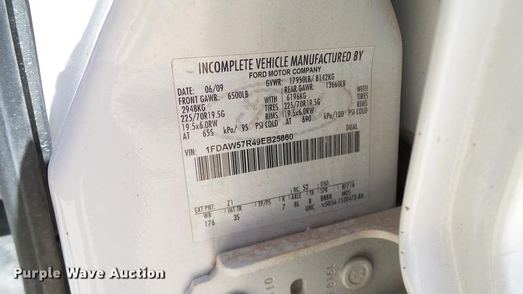 image for item DA6234 2009 Ford F550 Crew Cab truck cab and chassis