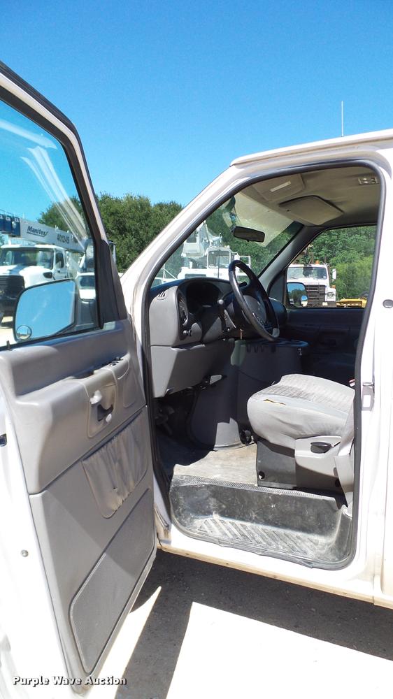 image for item DA6235 2000 Ford Econoline E250 Extended van