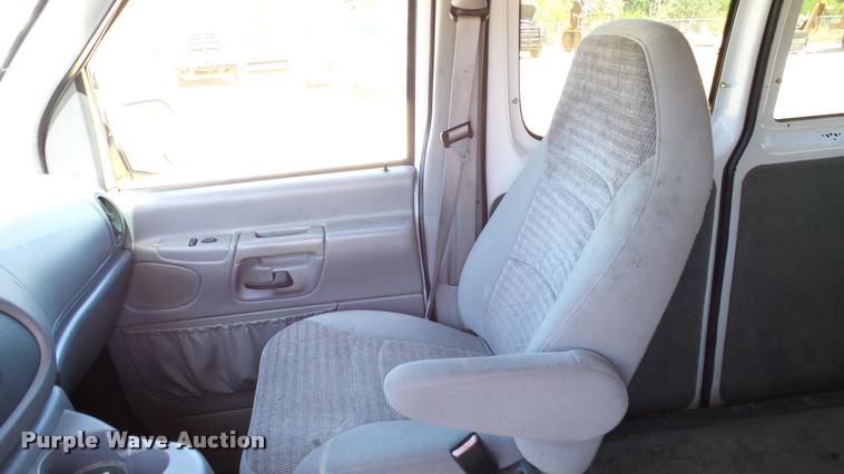 image for item DA6235 2000 Ford Econoline E250 Extended van