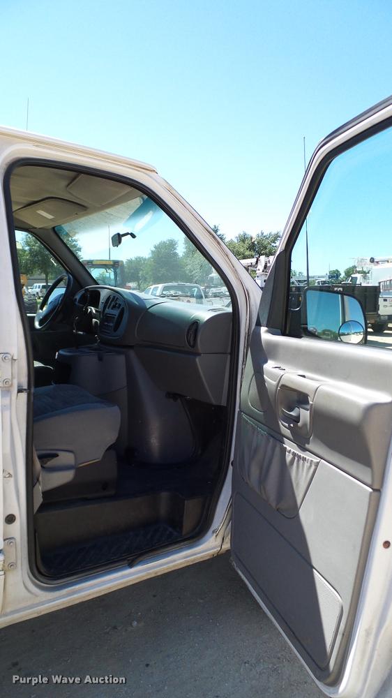 image for item DA6235 2000 Ford Econoline E250 Extended van