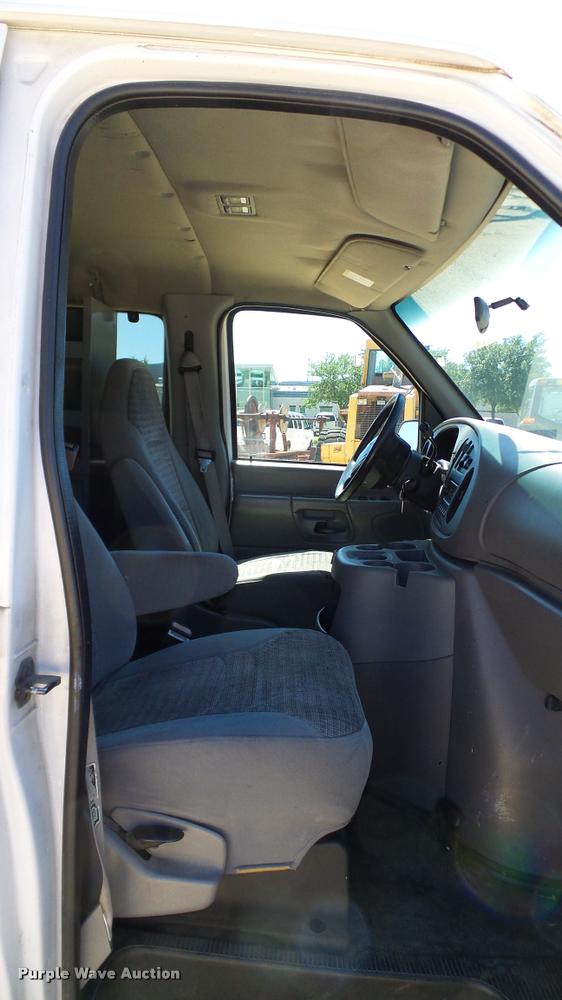 image for item DA6235 2000 Ford Econoline E250 Extended van