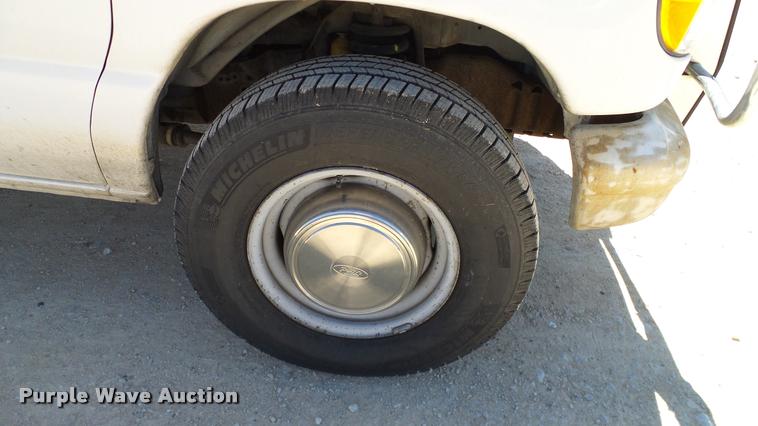 image for item DA6235 2000 Ford Econoline E250 Extended van