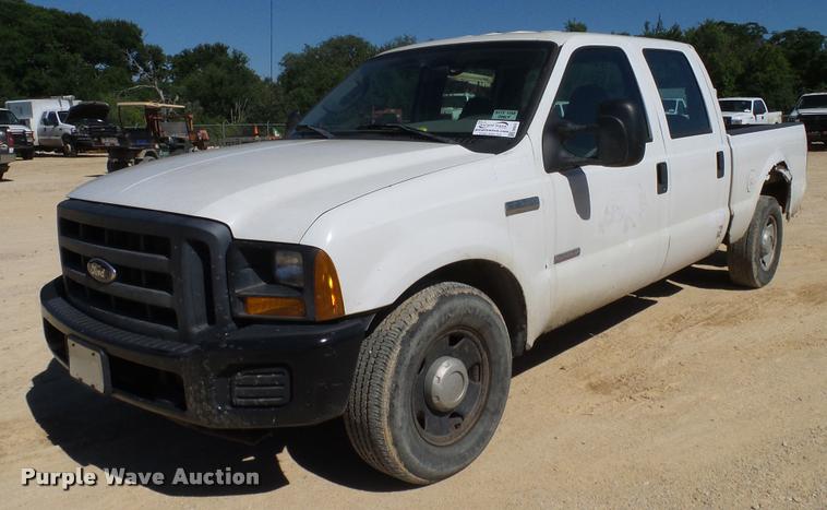 image for item DA6241 2006 Ford F250 Super Duty Crew Cab pickup truck