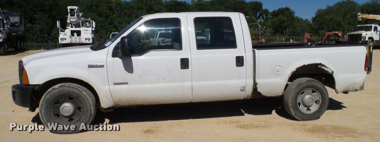 image for item DA6241 2006 Ford F250 Super Duty Crew Cab pickup truck