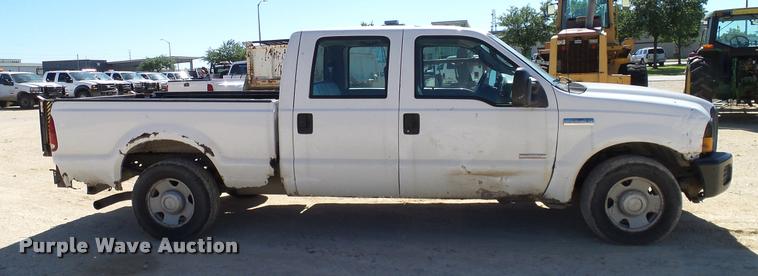 image for item DA6241 2006 Ford F250 Super Duty Crew Cab pickup truck