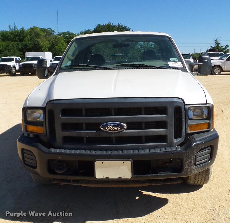 image for item DA6241 2006 Ford F250 Super Duty Crew Cab pickup truck