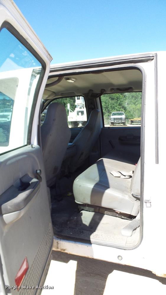 image for item DA6241 2006 Ford F250 Super Duty Crew Cab pickup truck