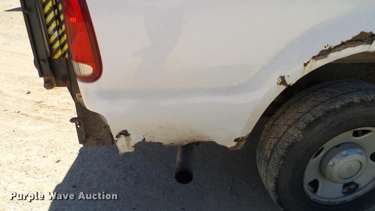 image for item DA6241 2006 Ford F250 Super Duty Crew Cab pickup truck