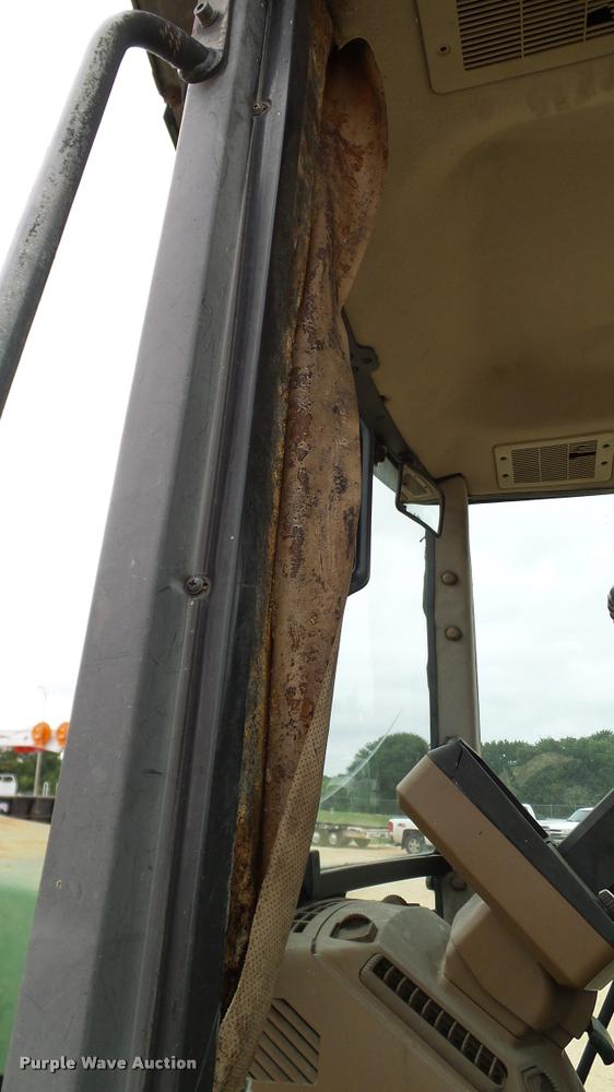 image for item DA6247 1995 John Deere 6400 tractor