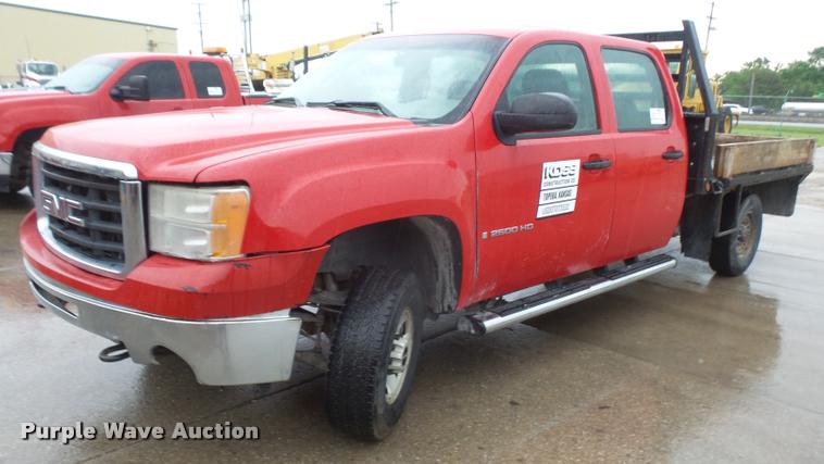 image for item DA6353 2009 GMC Sierra 2500HD Crew Cab flatbed pickup truck
