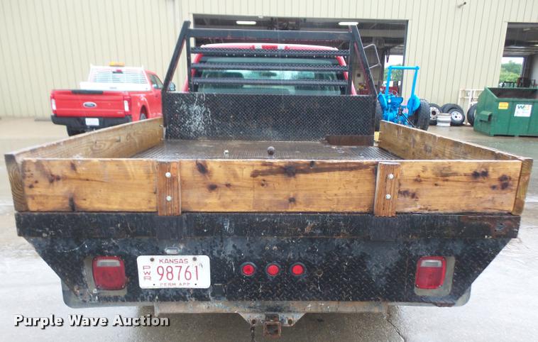 image for item DA6353 2009 GMC Sierra 2500HD Crew Cab flatbed pickup truck