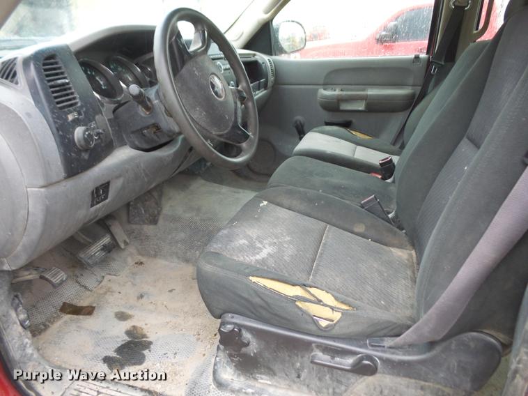 image for item DA6353 2009 GMC Sierra 2500HD Crew Cab flatbed pickup truck