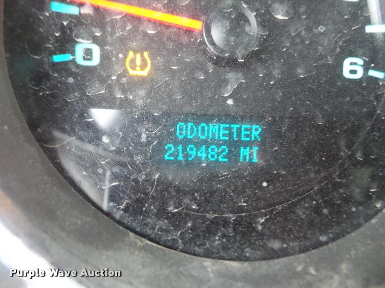 image for item DA6353 2009 GMC Sierra 2500HD Crew Cab flatbed pickup truck